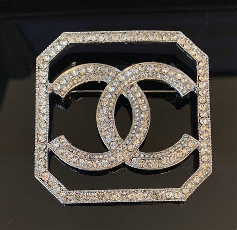 chanel brooch diamond|broche chanel.